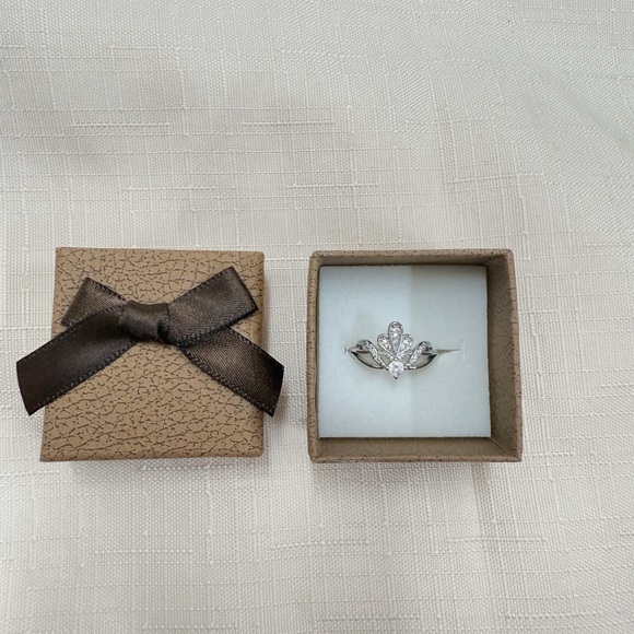 Crown-Inspired Adjustable Ring – Non-Tarnish Silver - Picture 2 of 4